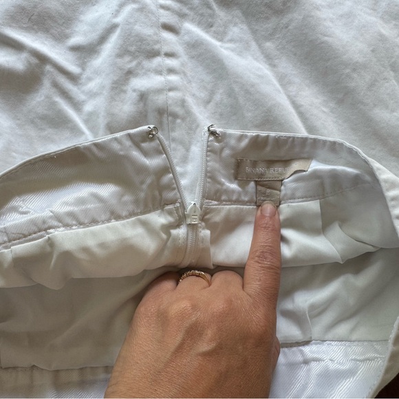 Banana Republic White Knee-Length Pencil Skirt for Work size 8 - Picture 6 of 6